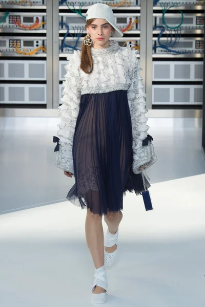 Look 64